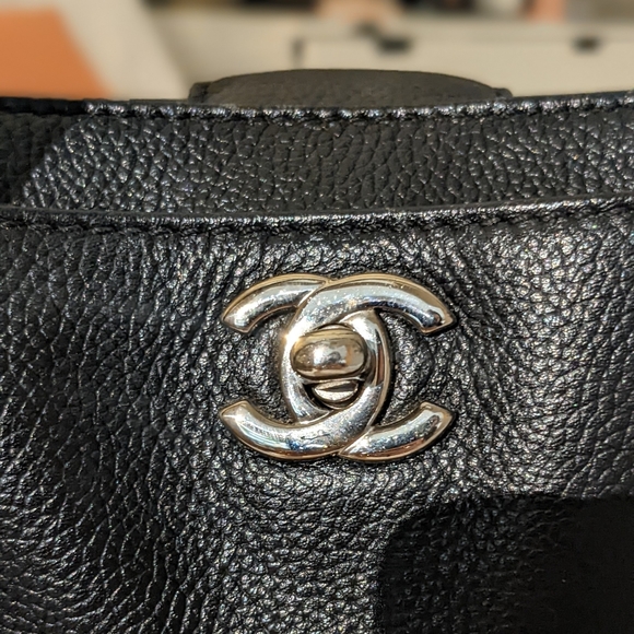 Chanel Executive Cerf Tote - Picture 5 of 16